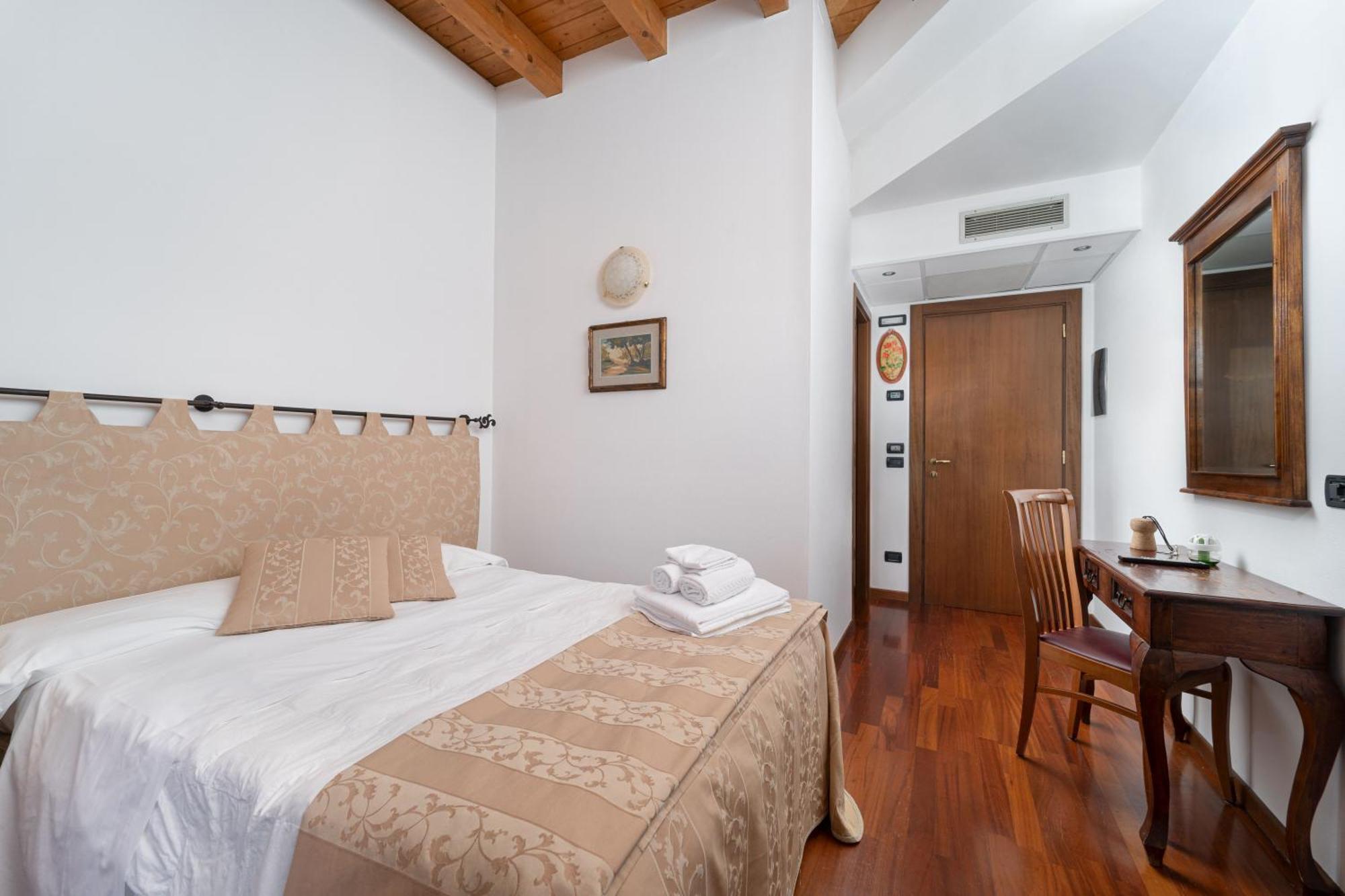 מנרבה דל גארדה Locanda Da Vittorio מראה חיצוני תמונה