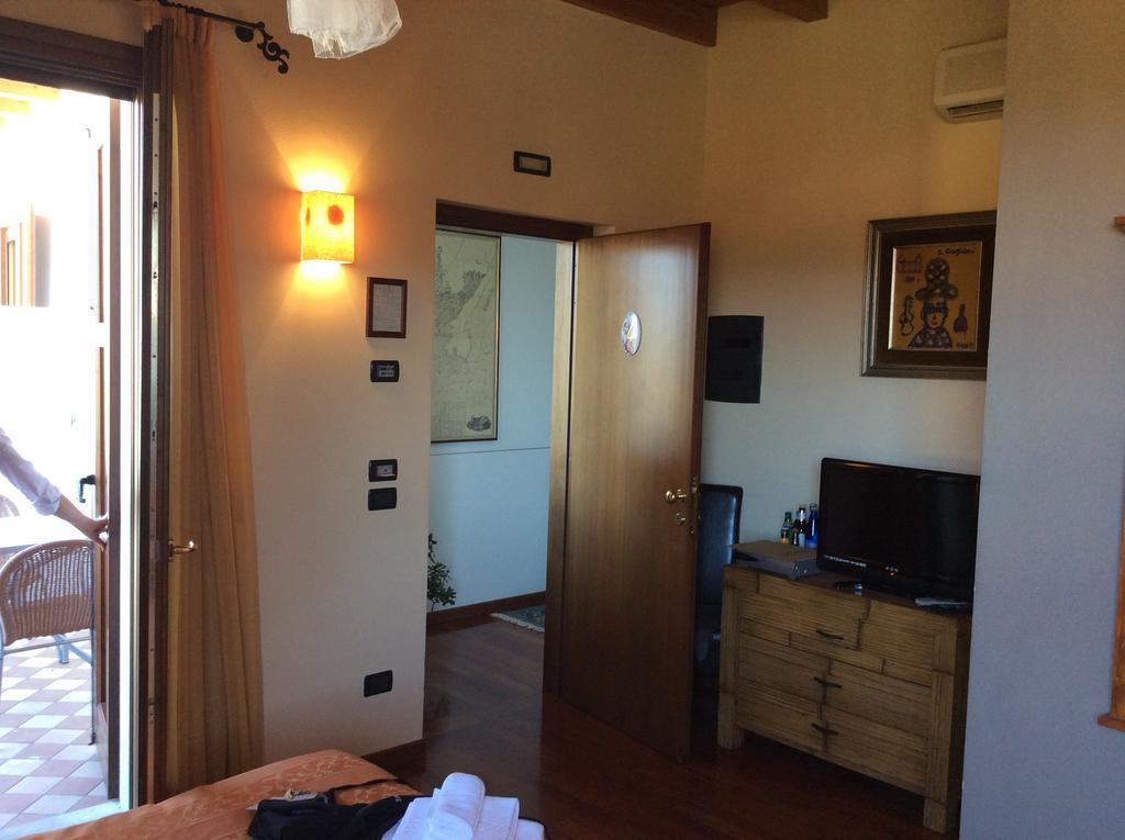 מנרבה דל גארדה Locanda Da Vittorio מראה חיצוני תמונה