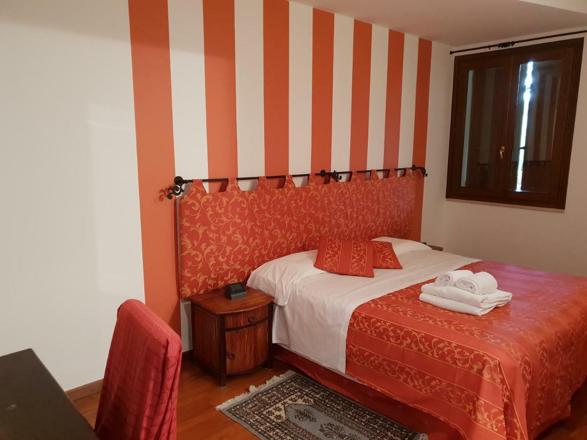 מנרבה דל גארדה Locanda Da Vittorio מראה חיצוני תמונה